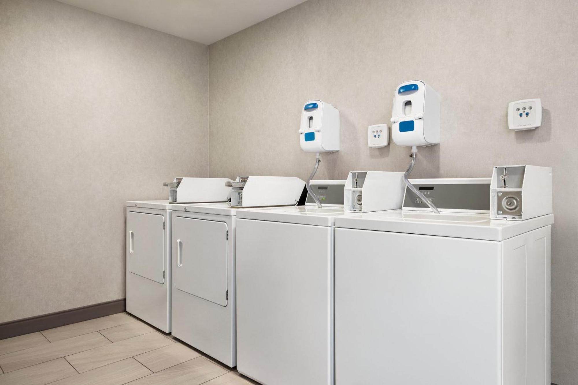 Holiday Inn Express Syracuse Airport By Ihg North Syracuse Экстерьер фото