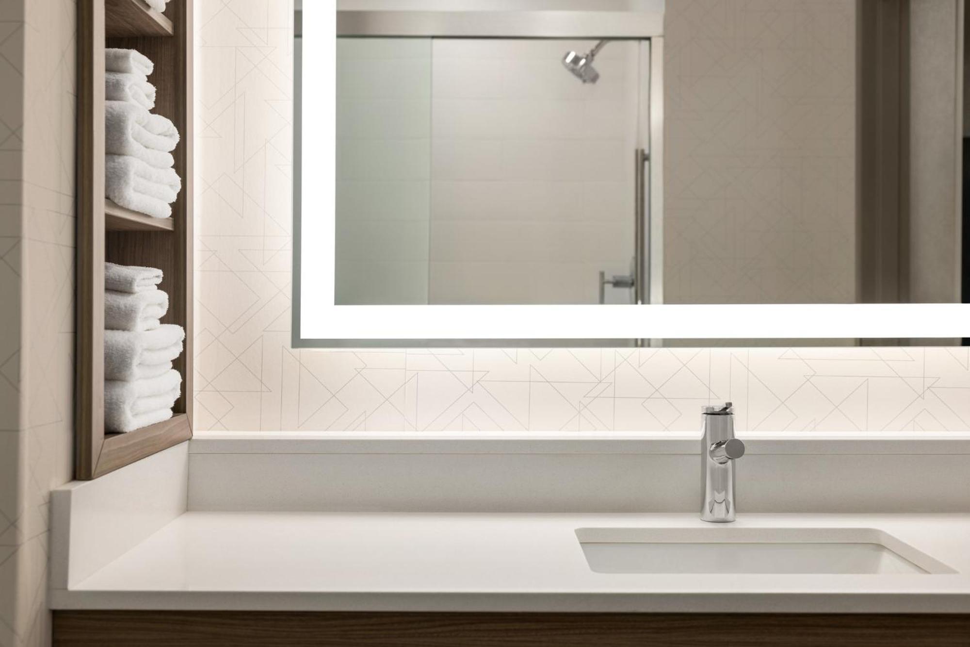 Holiday Inn Express Syracuse Airport By Ihg North Syracuse Экстерьер фото